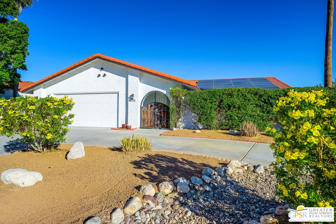 2750 East Vincentia Road Palm Springs, CA 92262 - Photo 10 of 55 a view of a house with a yard