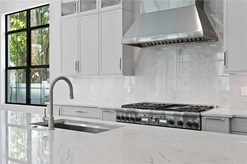 a close view of sink and tap