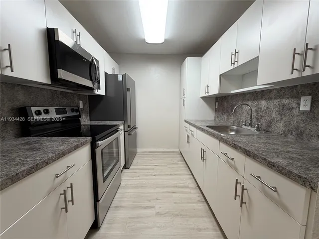 $2,500 | 7101 Miami Lakes Drive, Unit Q10, Miami Lakes, FL 33014