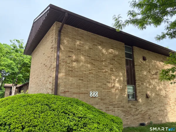 $1,200 | 888 Main Street, Unit 2F, Torrington, CT 06790