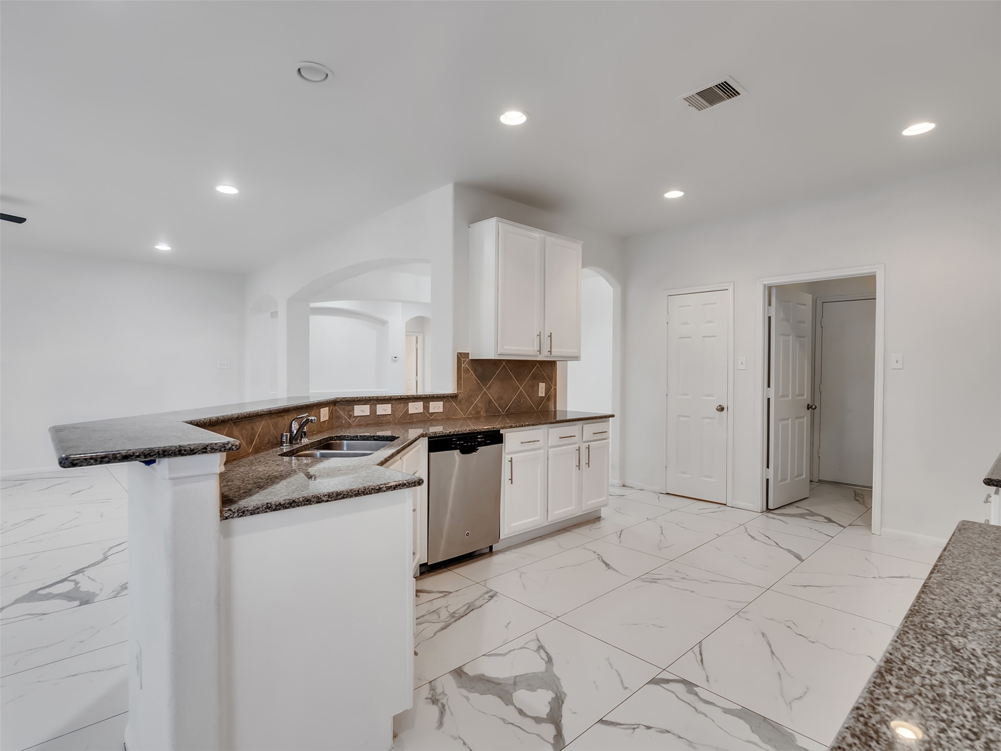 3502 Single Ridge Way Katy, TX 77493 - Photo 10 of 46 Kitchen