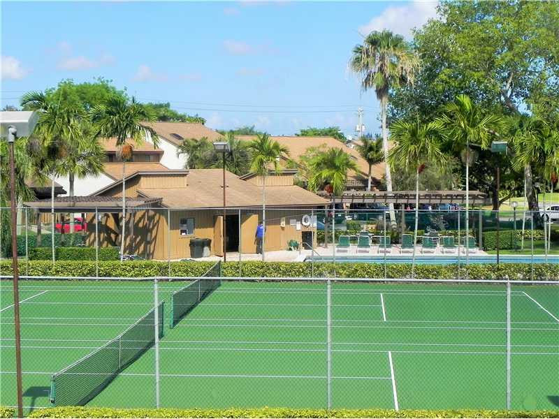 4183 Southwest 87th Terrace, Unit 4183 Davie, FL 33328 - Photo 26 of 34 a view of a basketball court