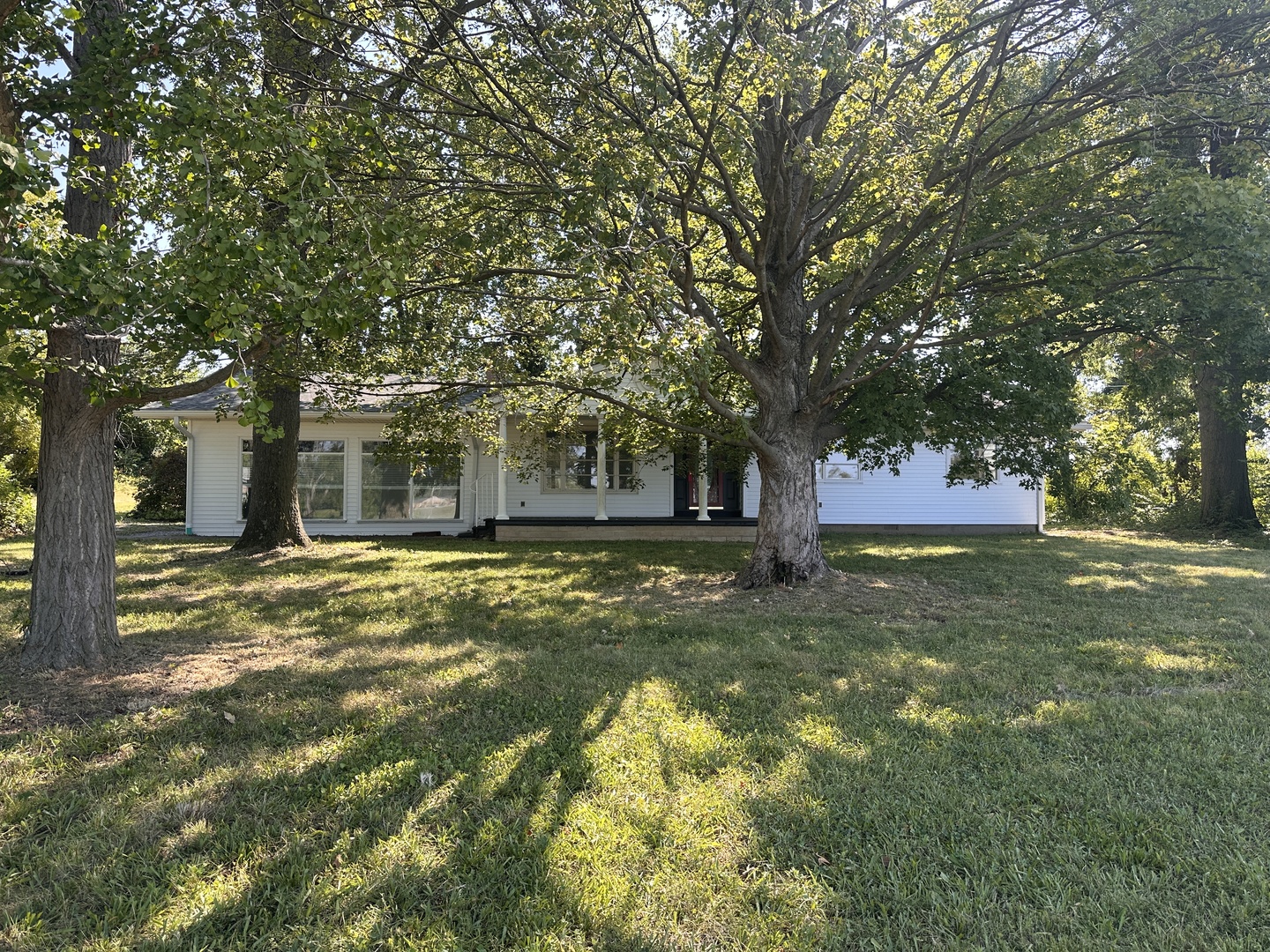 380 Golf Course Road Eldorado, IL 62930 - Photo 2 of 27 Gallery Image 2