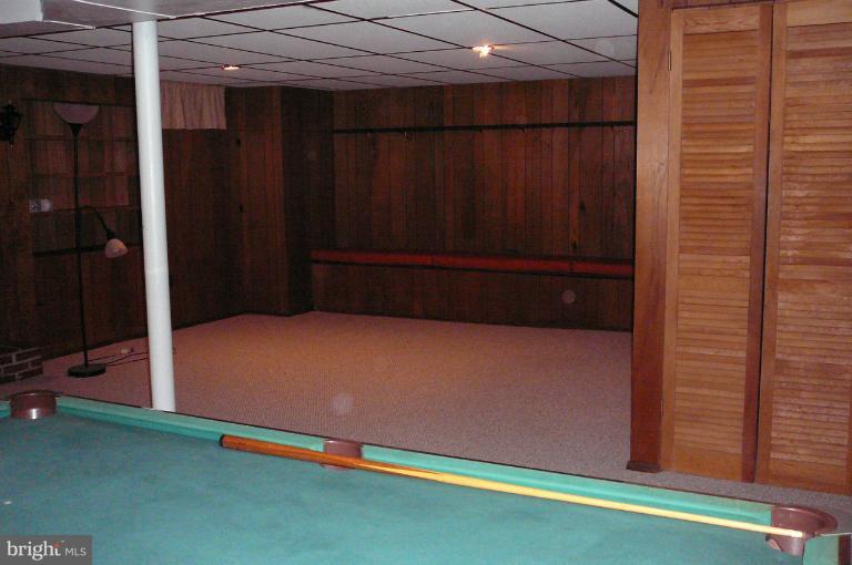2040 Rolling Rd. Baltimore, MD 21244 - Photo 2 of 17 Family Room