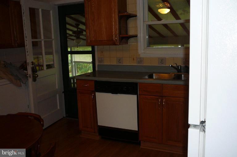2040 Rolling Rd. Baltimore, MD 21244 - Photo 13 of 17 Kitchen