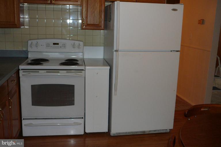 2040 Rolling Rd. Baltimore, MD 21244 - Photo 10 of 17 Kitchen
