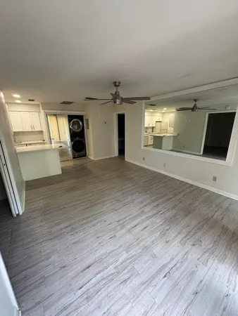 $2,100 | 612 Executive Center Drive, Unit 207, West Palm Beach, FL 33401