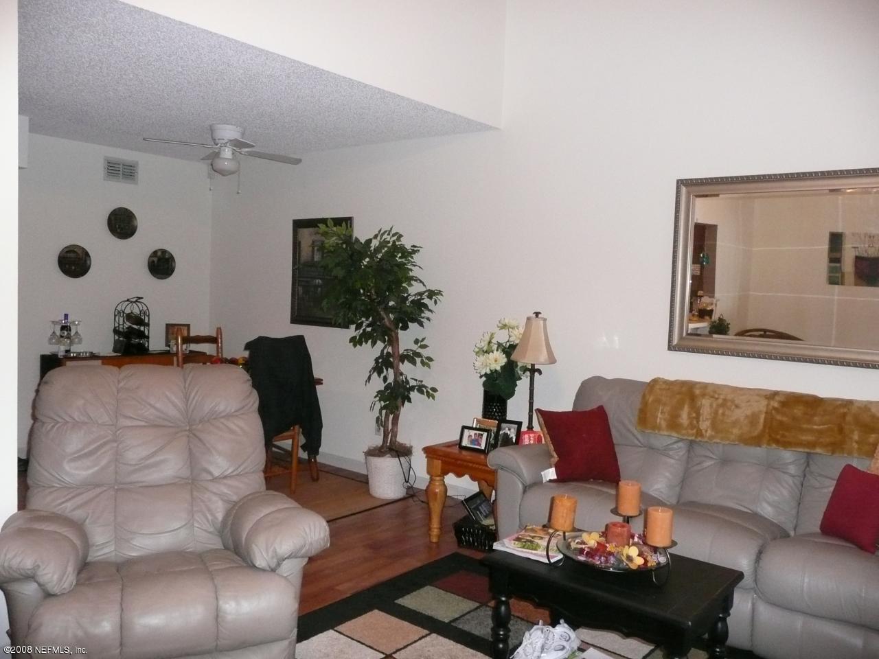 10732-2 Alden Road Jacksonville, FL 32246 - Photo 4 of 11 Dining Area