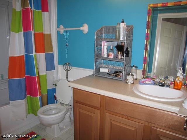 10732-2 Alden Road Jacksonville, FL 32246 - Photo 10 of 11 Upstairs Bath A