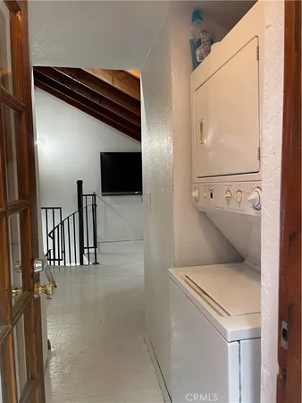 $1,700 | 925 Fern Drive, Crestline, CA 92325