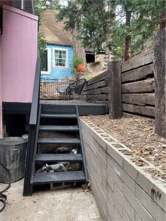 $1,700 | 925 Fern Drive, Crestline, CA 92325