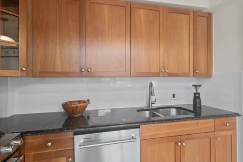$715,000 | 300 Communipaw Avenue, Unit 154, Jersey City, NJ 07304