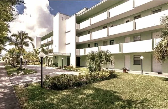 $180,000 | 1201 Northeast 191st Street, Unit G113, Miami, FL 33179
