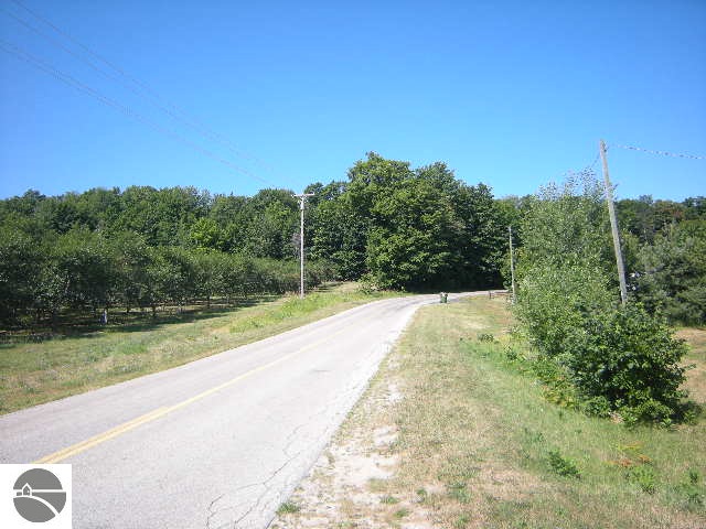 3042 North Setterbo Road Suttons Bay, MI 49682 - Photo 5 of 17 1777789-4.JPG