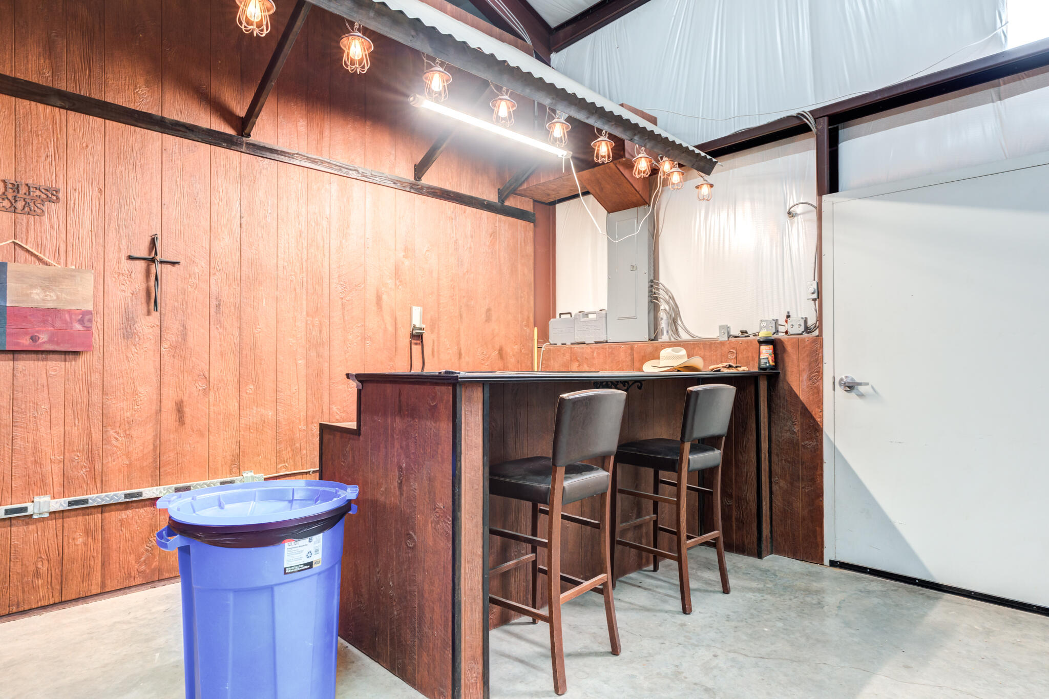 306 Quinlan Street Lubbock, TX 79403 - Photo 48 of 60 306-Quinlan-St_Lubbock-TX_40_Shop-Interi