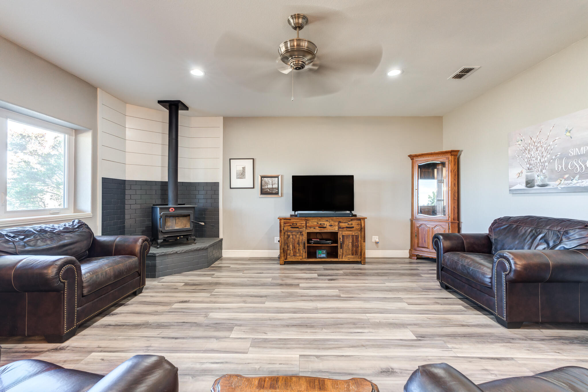 306 Quinlan Street Lubbock, TX 79403 - Photo 10 of 60 306-Quinlan-St_Lubbock-TX_2_Living-Room