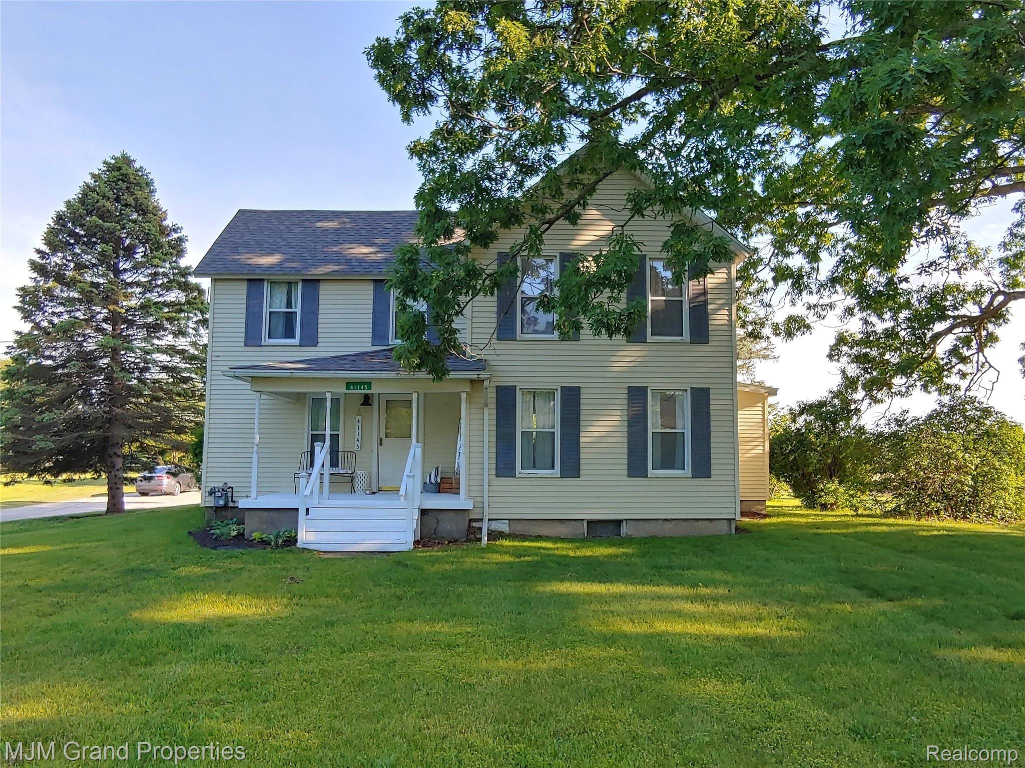41145 Willow Road New Boston, MI 48164 - Photo 20 of 22 Front Pic 3.jpg