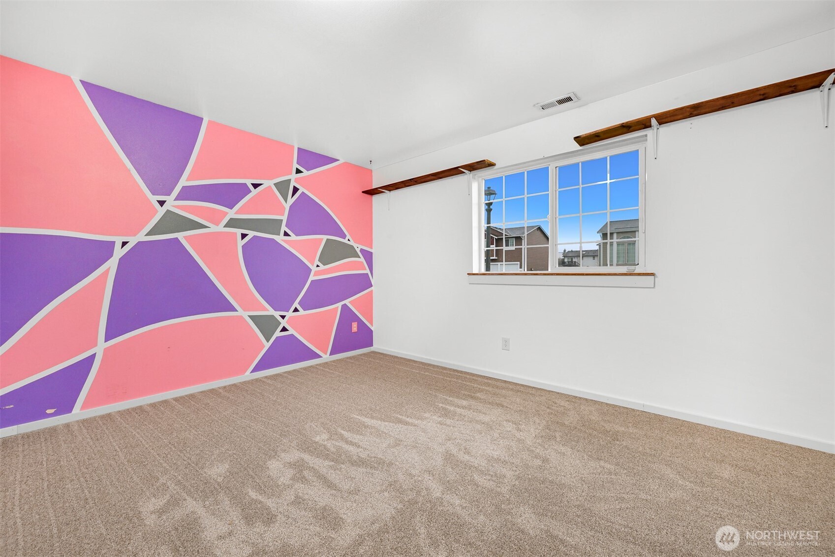 512 Allison Way Nooksack, WA 98276 - Photo 28 of 37 an empty room with windows and a ceiling fan