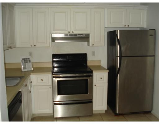 711 North Pine Island Road, Unit 103 Plantation, FL 33324 - Photo 2 of 8 Kitchen