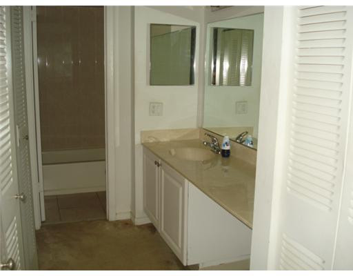 711 North Pine Island Road, Unit 103 Plantation, FL 33324 - Photo 6 of 8 Master Bath/Spa