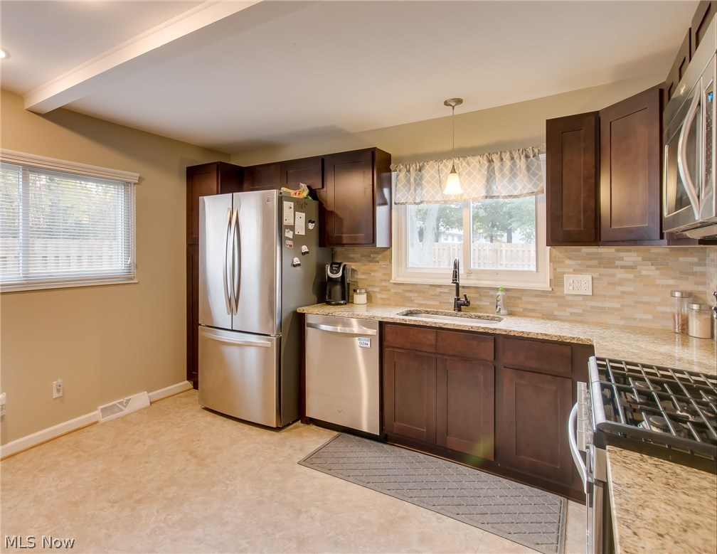 4928 Fairlawn Road Cleveland, OH 44124 - Photo 10 of 29 Cooking is a joy here!