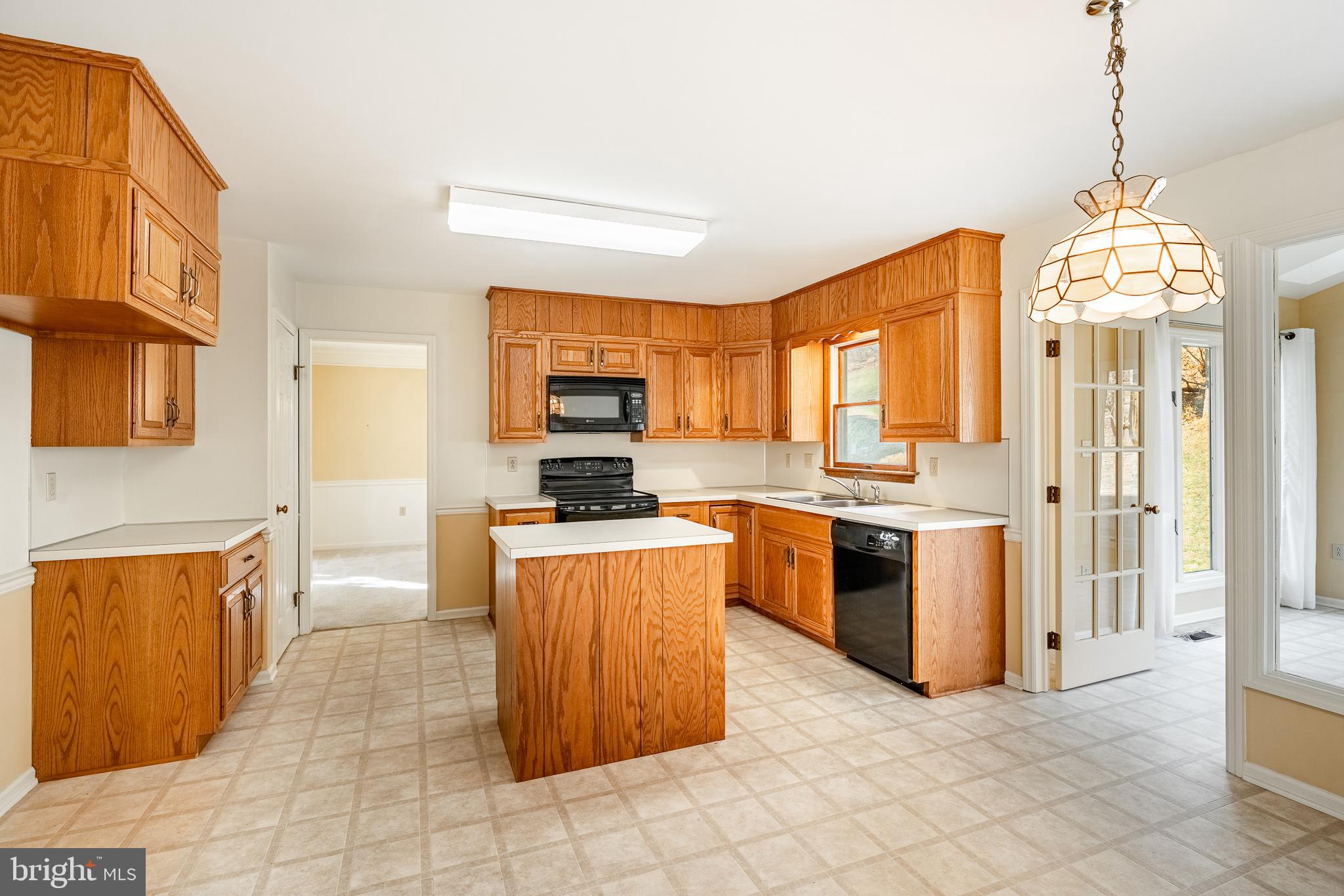 261 Watch Hill Road Exton, PA 19341 - Photo 7 of 40