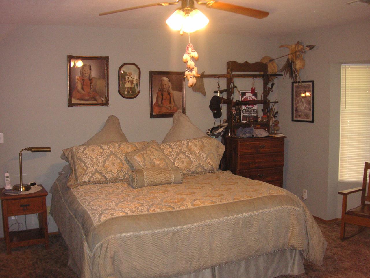 7067 Pit Road Redding, CA 96001 - Photo 5 of 11 a bedroom with a bed and a chandelier