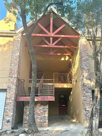 a view of entryway with outdoor area