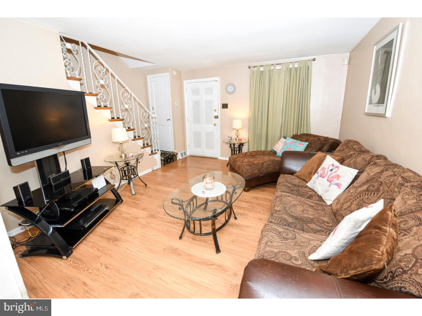 132 Margate Road Upper Darby, PA 19082 - Photo 3 of 14 Living Room