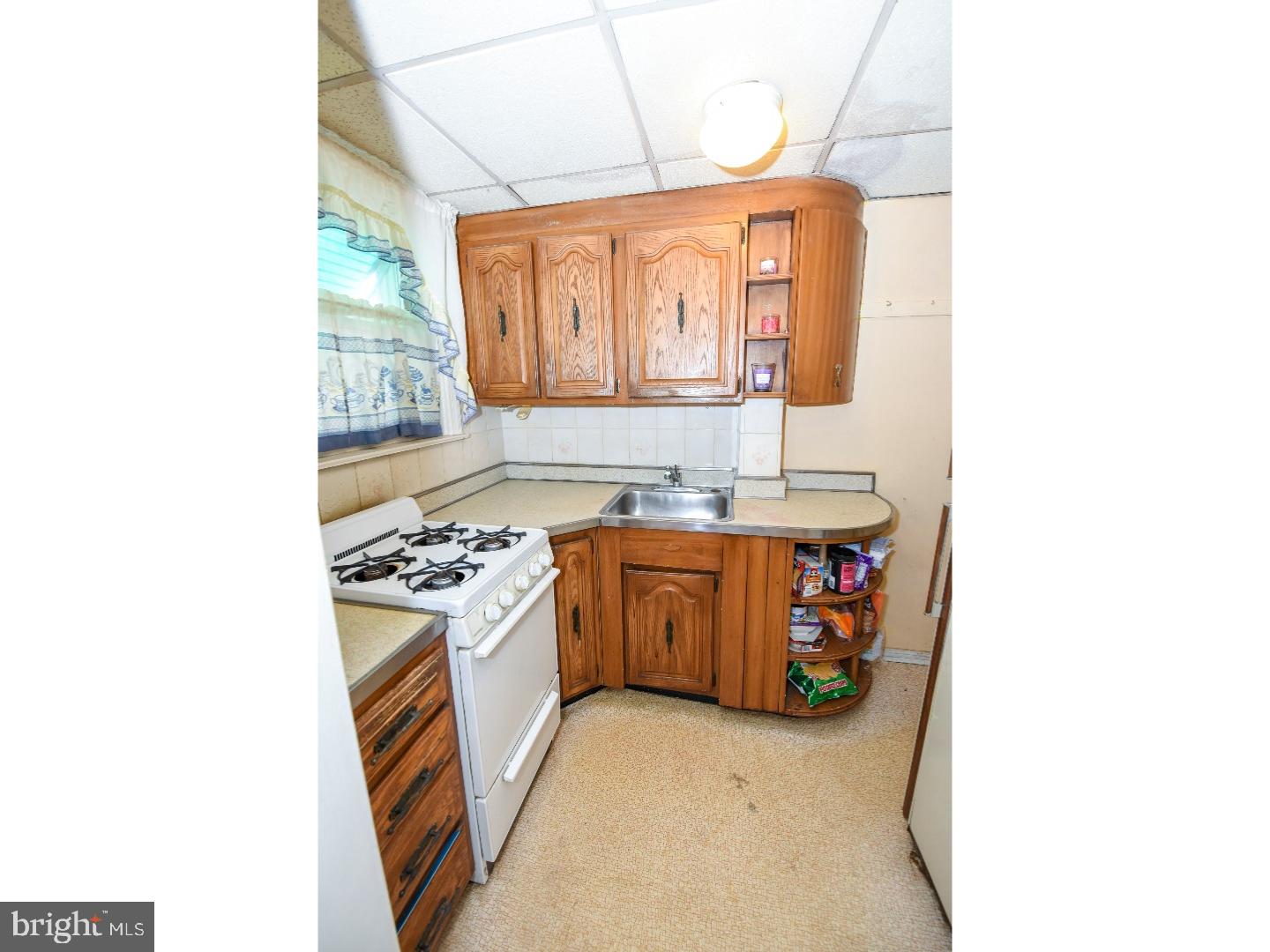 132 Margate Road Upper Darby, PA 19082 - Photo 6 of 14 Kitchen