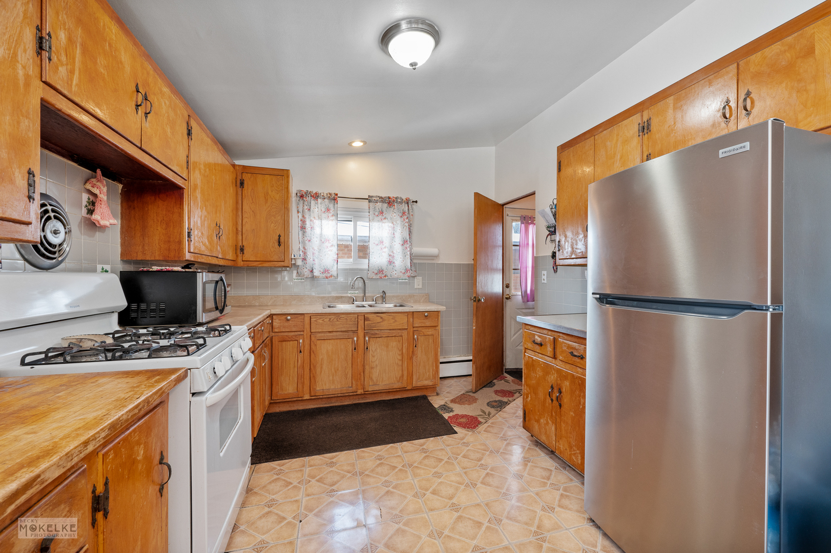 44 Iowa Avenue Addison, IL 60101 - Photo 13 of 31 a kitchen with a refrigerator a stove a sink dishwasher and a refrigerator with wooden floor