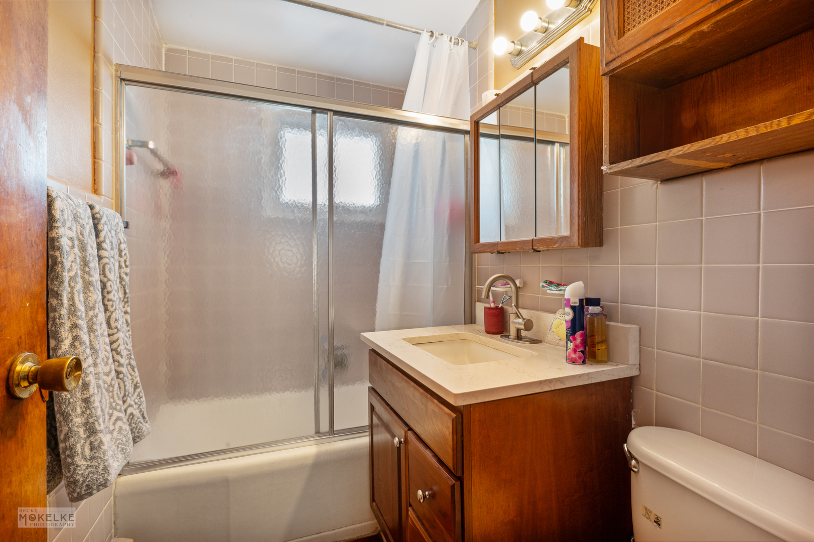 44 Iowa Avenue Addison, IL 60101 - Photo 18 of 31 a bathroom with a sink a toilet and shower