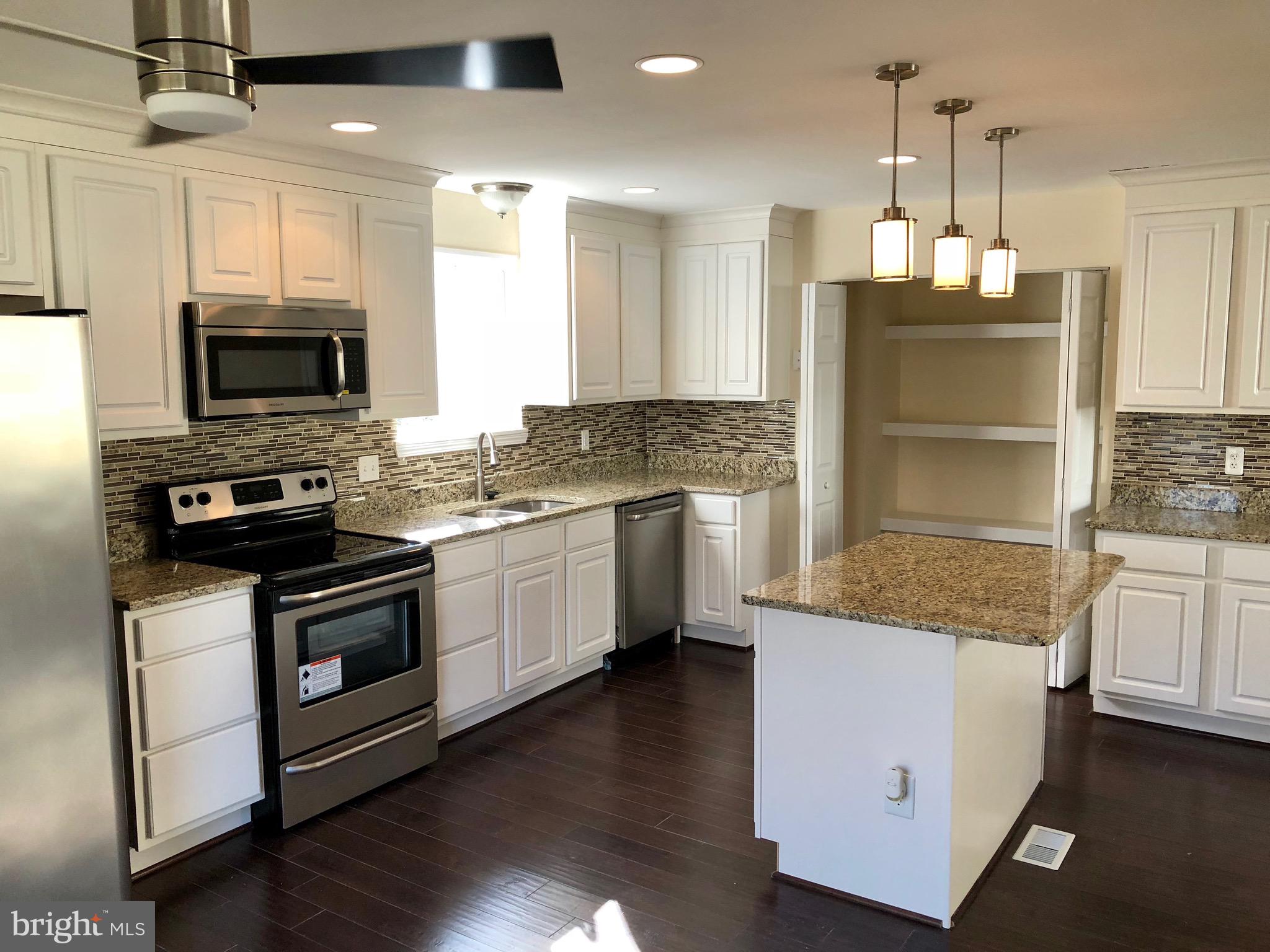 522 Maple Way Lusby, MD 20657 - Photo 8 of 42 Kitchen