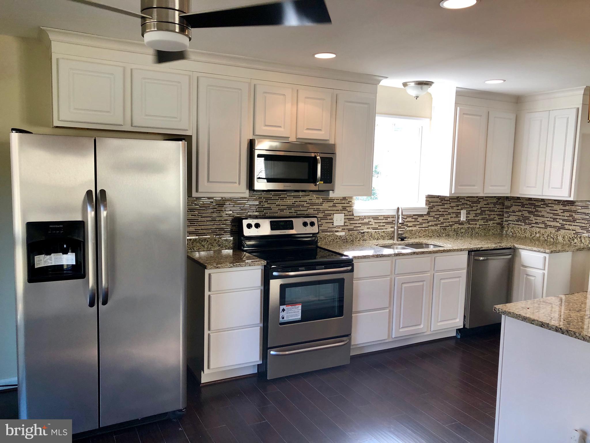 522 Maple Way Lusby, MD 20657 - Photo 9 of 42 Kitchen