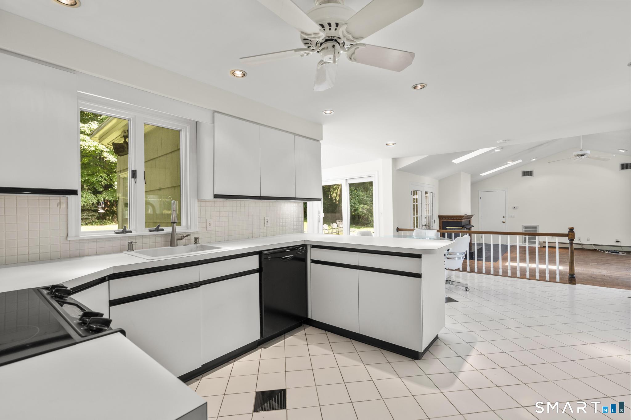 241 Argyle Road Orange, CT 06477 - Photo 14 of 37 Gallery Image 14