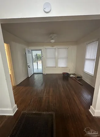 $1,200 | 14 East Strong Street, Pensacola, FL 32501