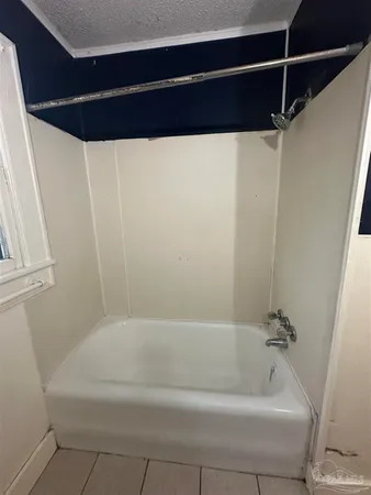 $1,200 | 14 East Strong Street, Pensacola, FL 32501