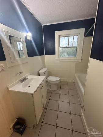 $1,200 | 14 East Strong Street, Pensacola, FL 32501