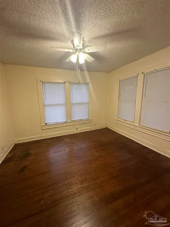 $1,200 | 14 East Strong Street, Pensacola, FL 32501
