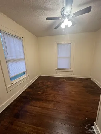 $1,200 | 14 East Strong Street, Pensacola, FL 32501