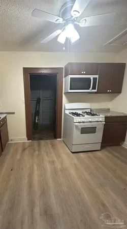 $1,200 | 14 East Strong Street, Pensacola, FL 32501