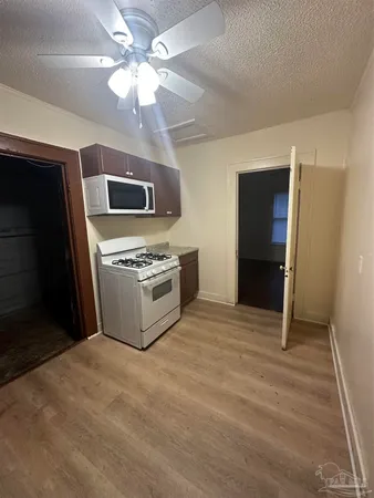 $1,200 | 14 East Strong Street, Pensacola, FL 32501