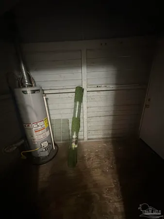 $1,200 | 14 East Strong Street, Pensacola, FL 32501