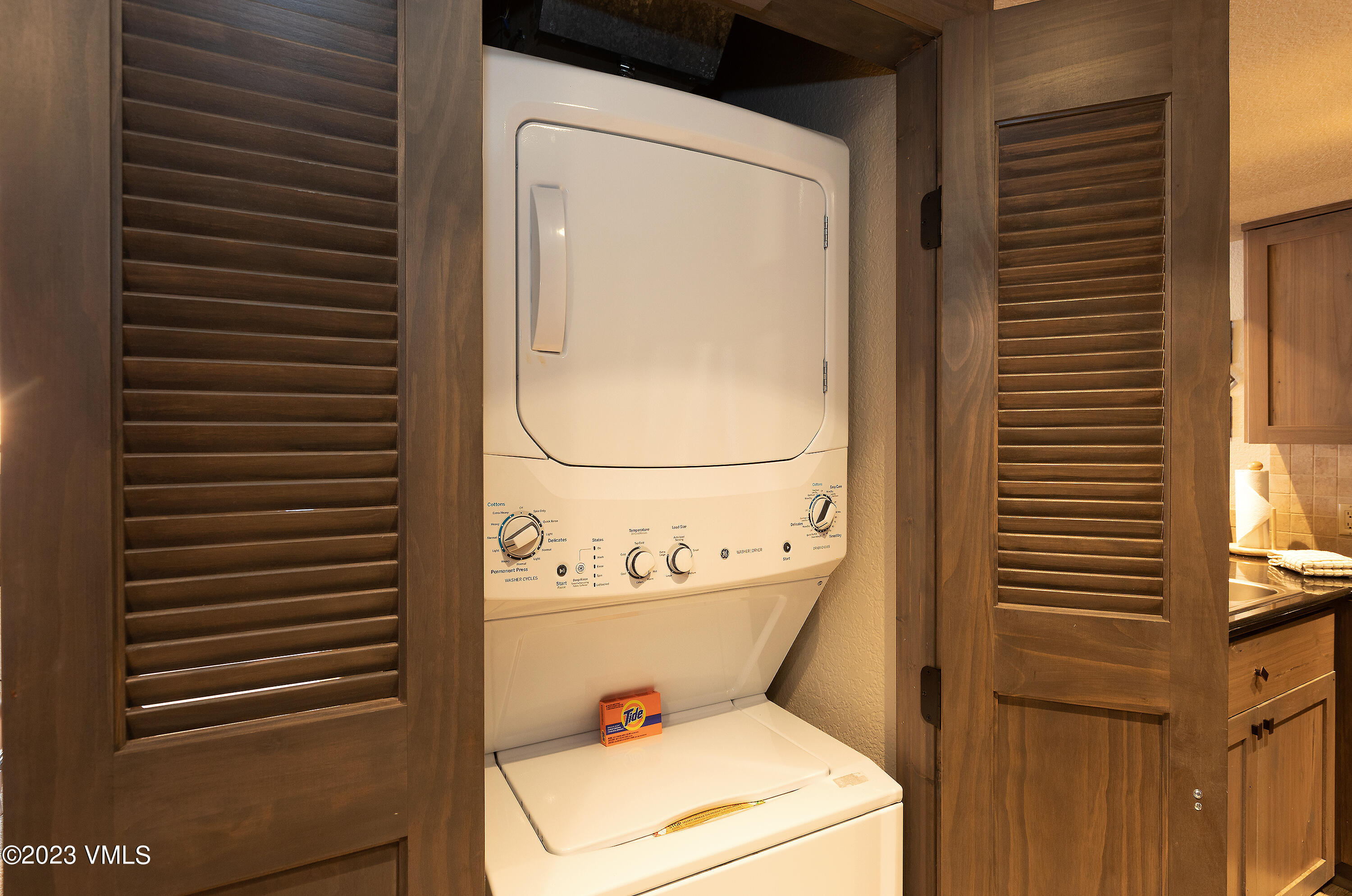 210 Offerson Road, Unit 207 WEEK 34 Beaver Creek, CO 81620 - Photo 20 of 26 a bathroom with a toilet and a shower