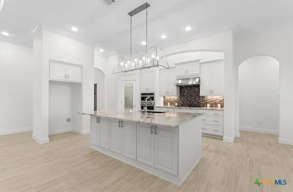 $796,500 | 112 Vista De Luna Lane, Belton, TX 76513