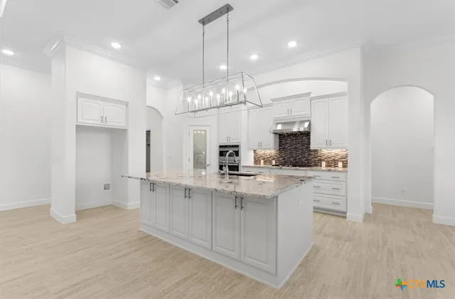 $796,500 | 112 Vista De Luna Lane, Belton, TX 76513