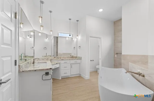 $796,500 | 112 Vista De Luna Lane, Belton, TX 76513