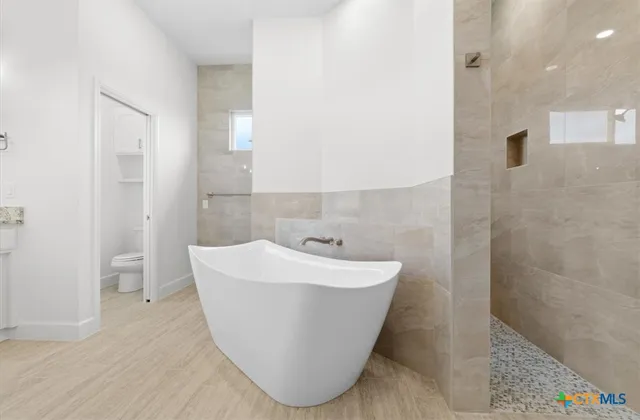 $796,500 | 112 Vista De Luna Lane, Belton, TX 76513