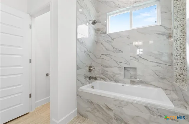 $796,500 | 112 Vista De Luna Lane, Belton, TX 76513