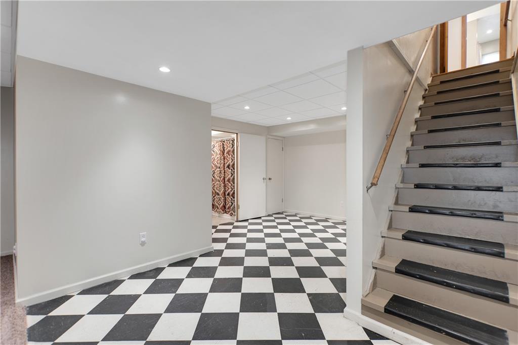 117 Harding Road Pittsburgh, PA 15229 - Photo 20 of 23 Gallery Image 20